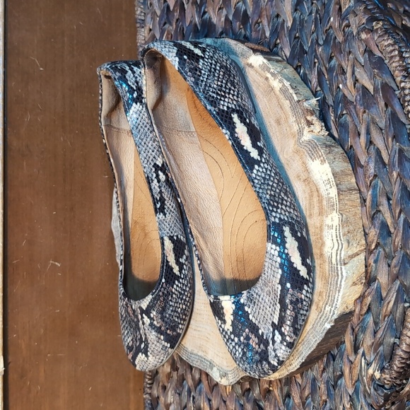 Indigo by Clarks Snake Embossed Leather Flats - Picture 2 of 10
